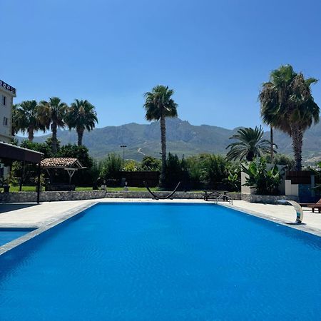 The Horse Farm Hotel Agios Georgios  Buitenkant foto
