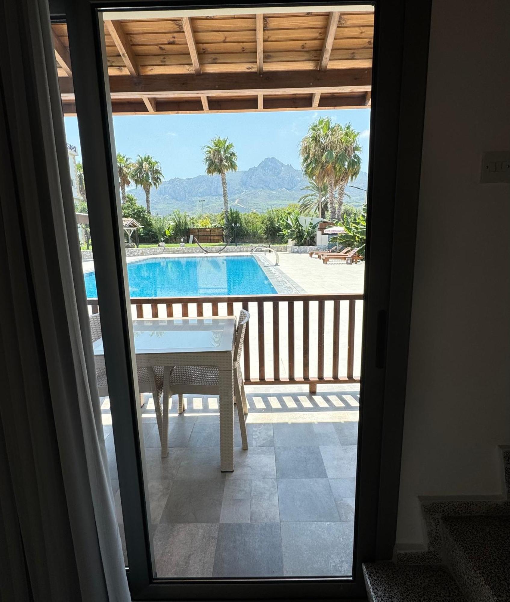 The Horse Farm Hotel Agios Georgios  Buitenkant foto