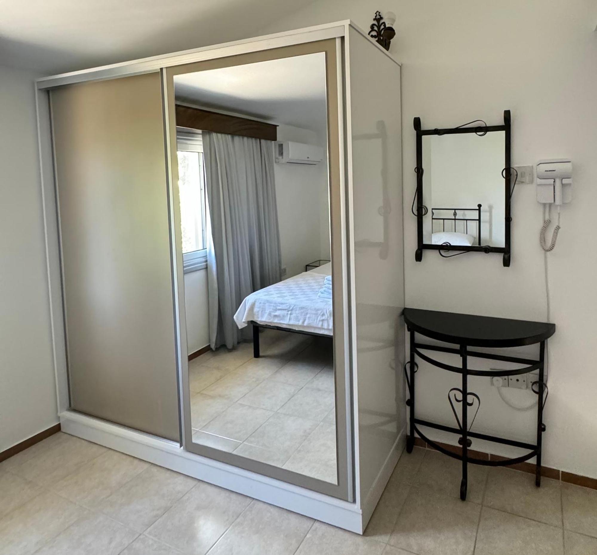 The Horse Farm Hotel Agios Georgios  Buitenkant foto
