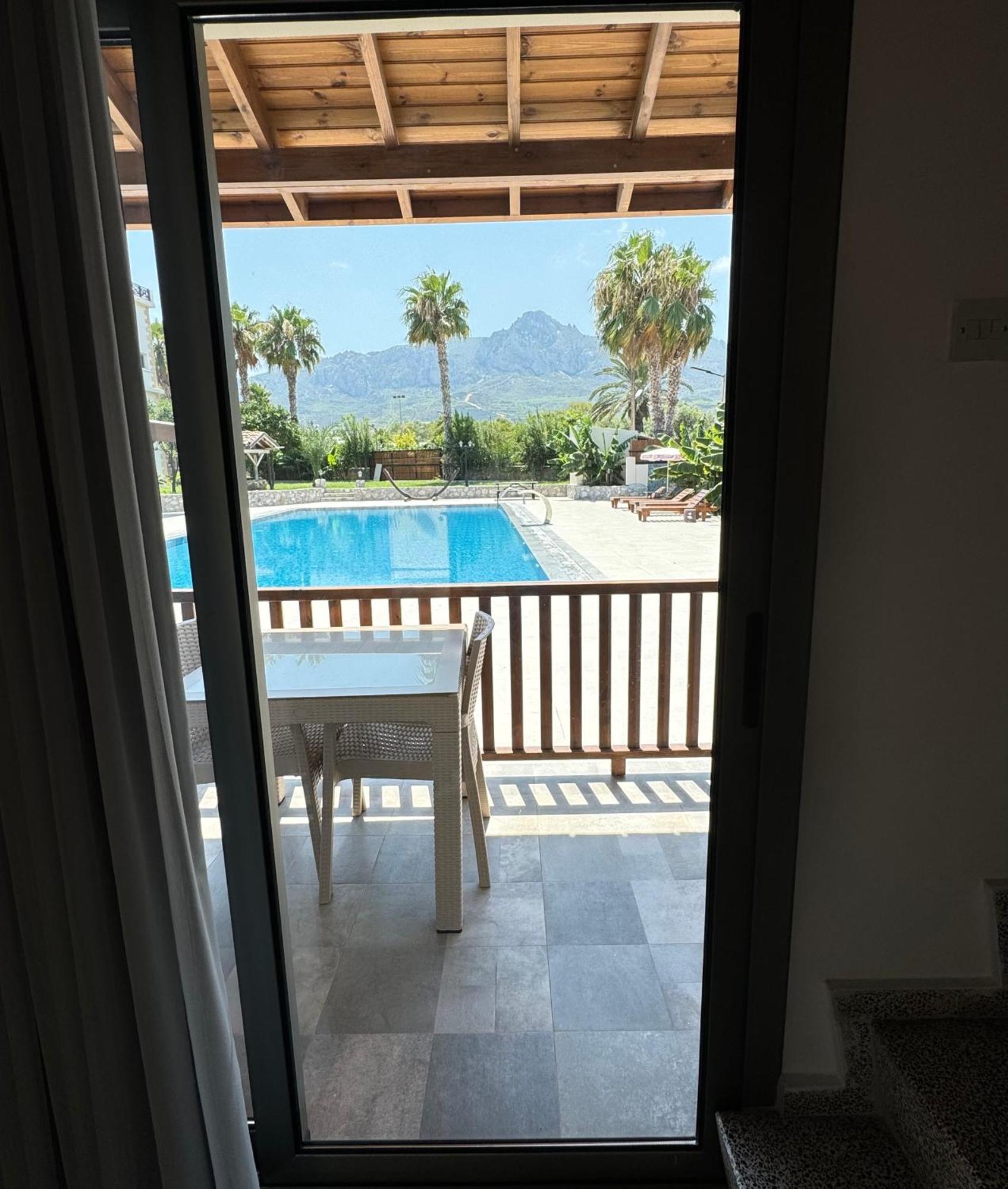 The Horse Farm Hotel Agios Georgios  Buitenkant foto
