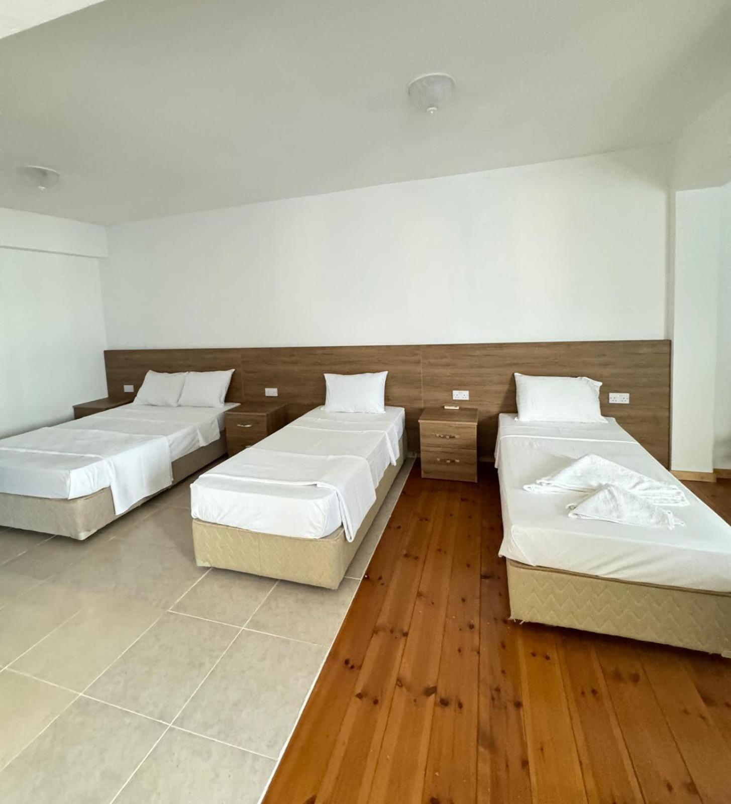 The Horse Farm Hotel Agios Georgios  Buitenkant foto