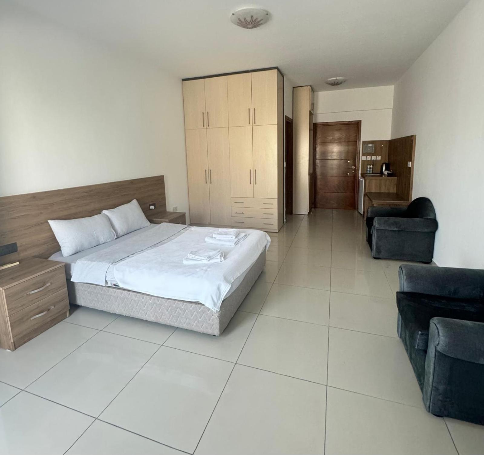 The Horse Farm Hotel Agios Georgios  Buitenkant foto