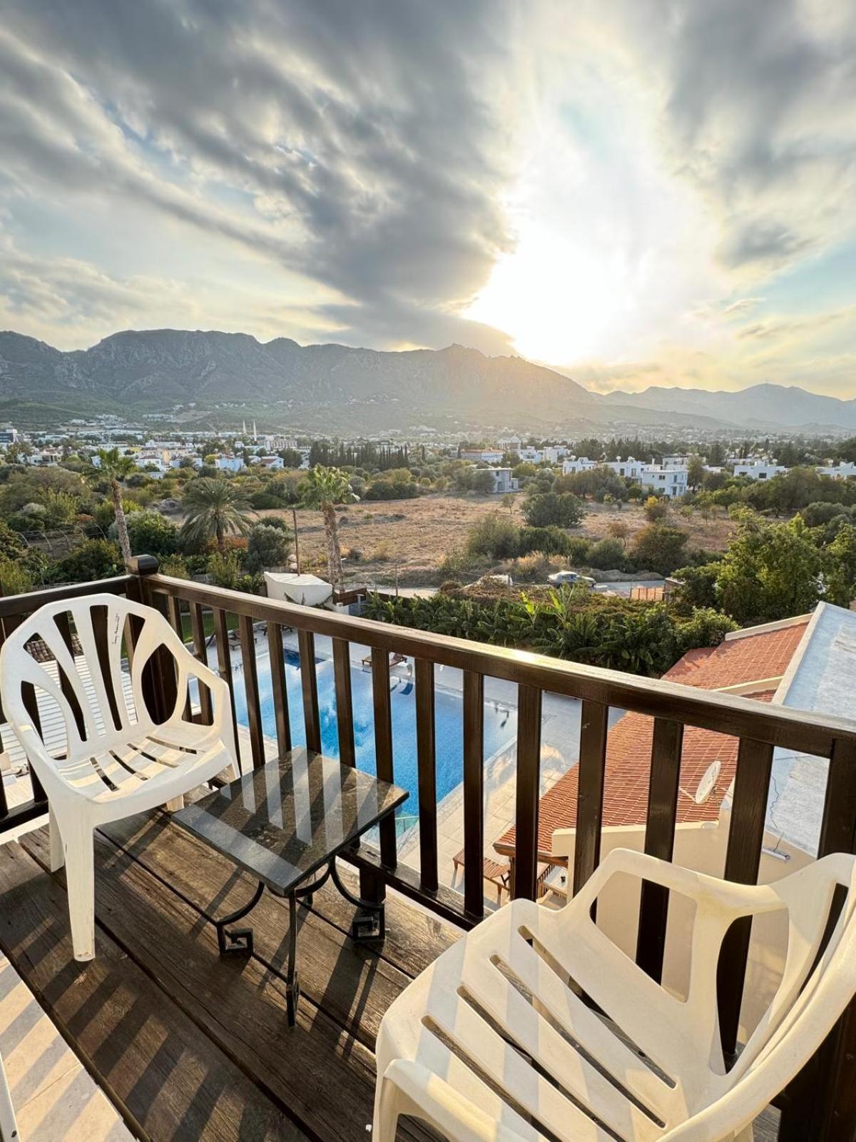 The Horse Farm Hotel Agios Georgios  Buitenkant foto